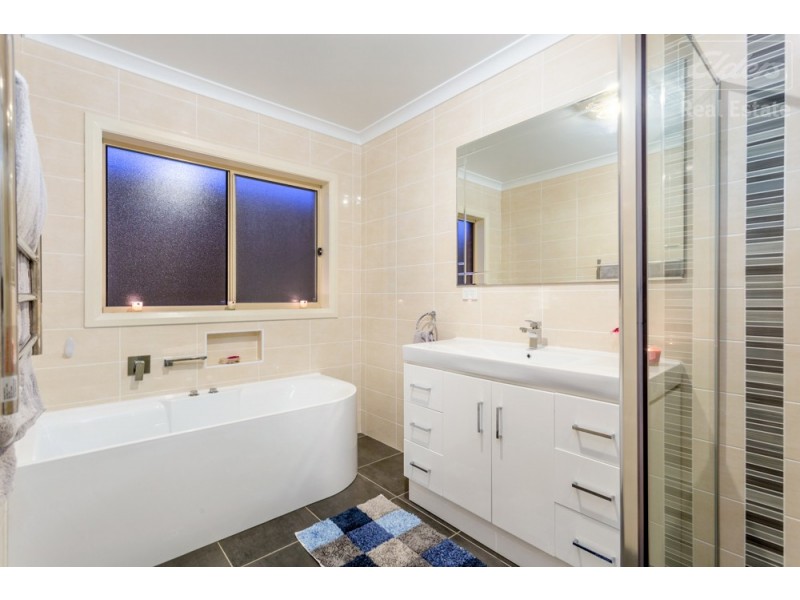 32 Rockley Parade, Googong NSW 2620