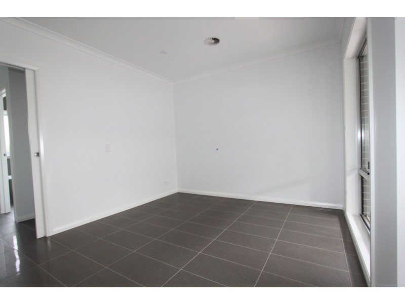 24 Tabrett Street, Googong NSW 2620