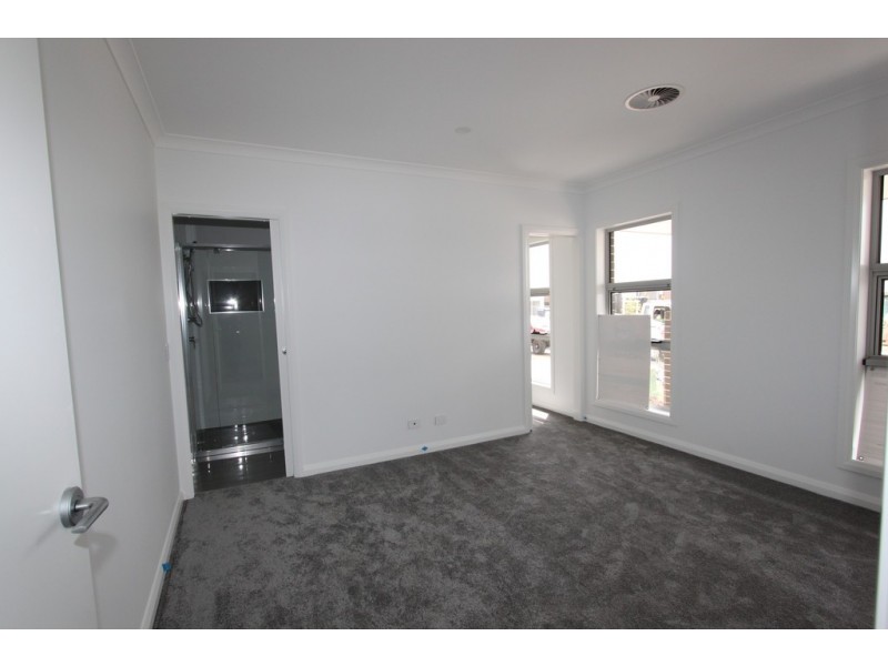 24 Tabrett Street, Googong NSW 2620