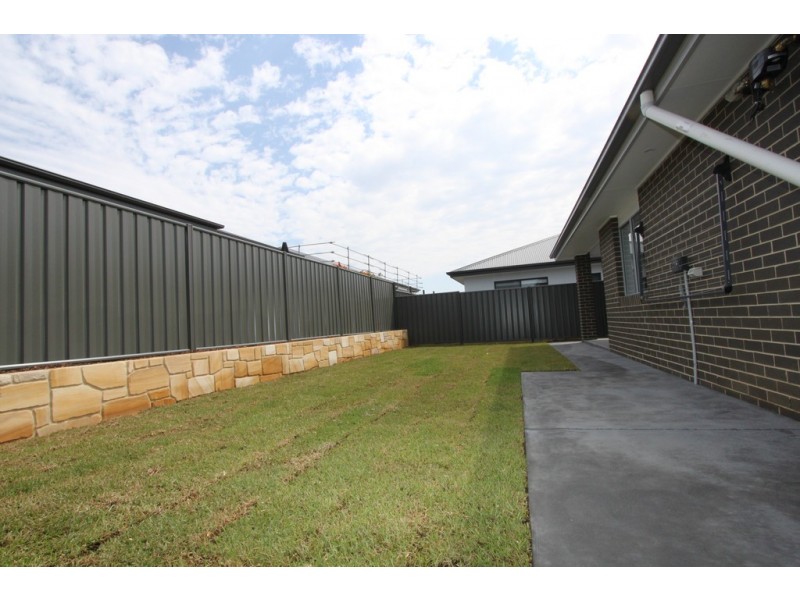 24 Tabrett Street, Googong NSW 2620