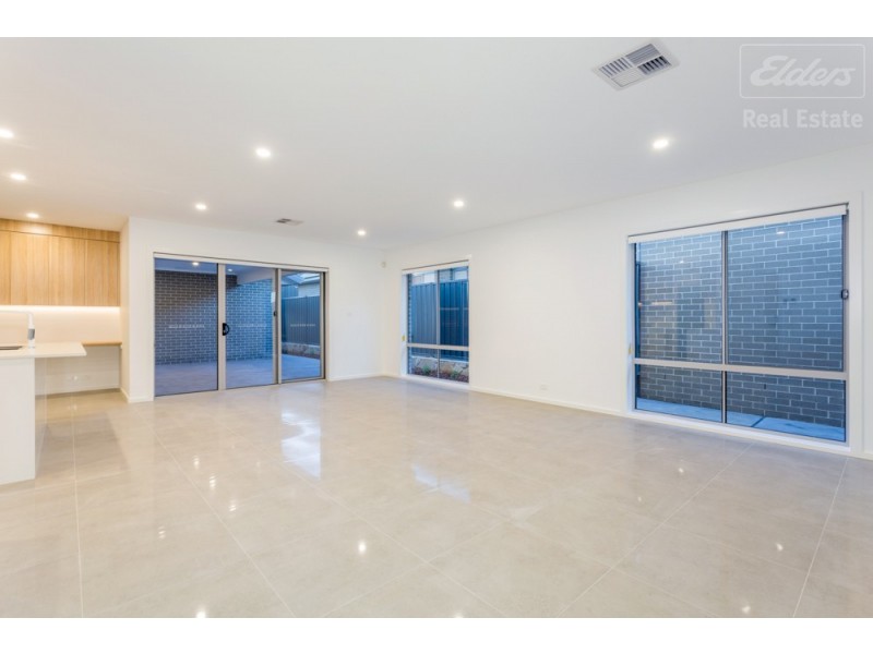 26 Zealie Bend, Googong NSW 2620