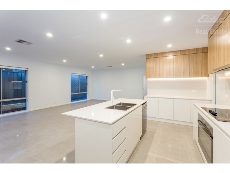 26 Zealie Bend, Googong NSW 2620