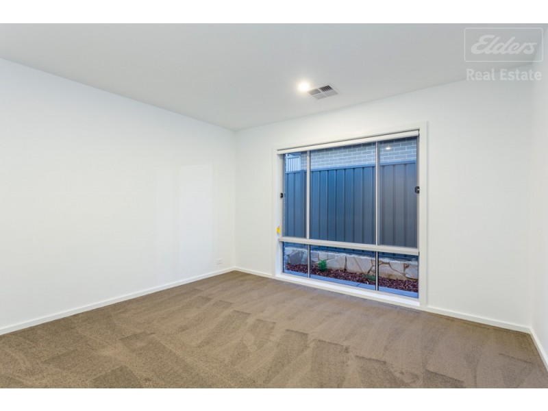 26 Zealie Bend, Googong NSW 2620