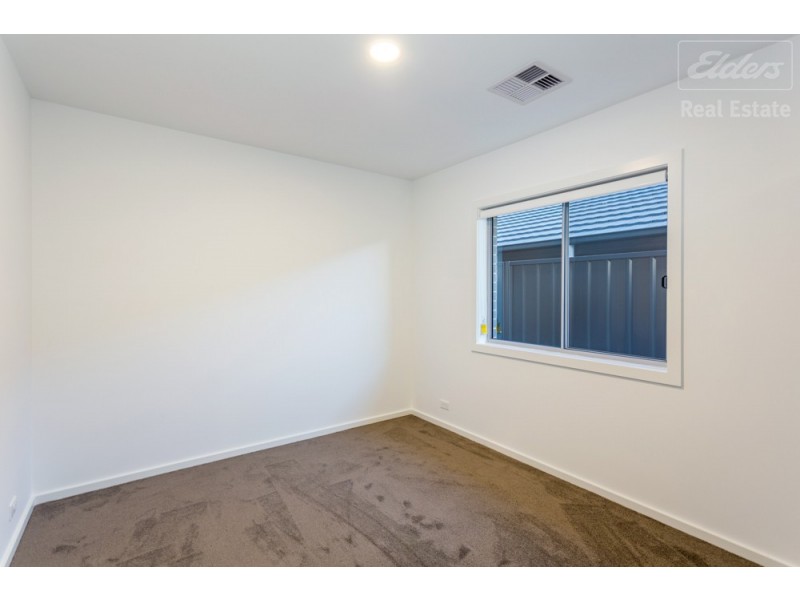 26 Zealie Bend, Googong NSW 2620