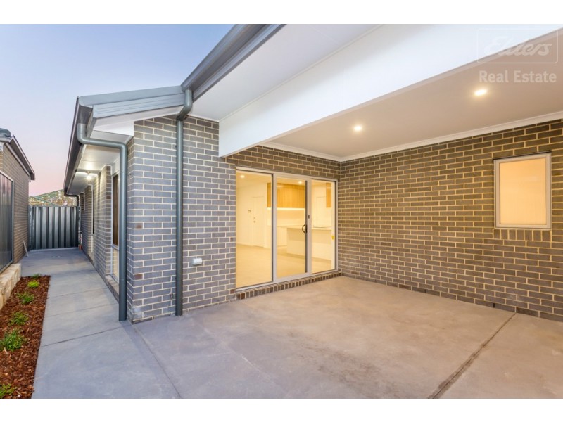 26 Zealie Bend, Googong NSW 2620