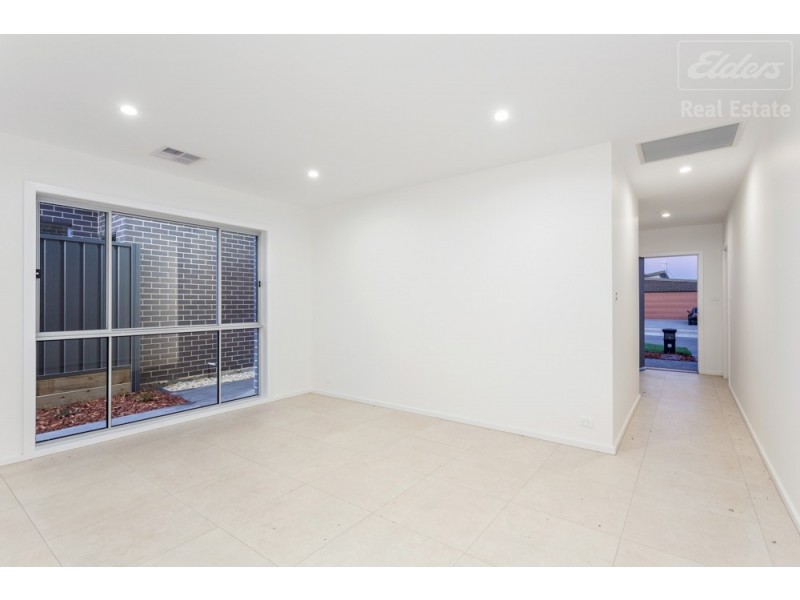 32 Zealie Bend, Googong NSW 2620