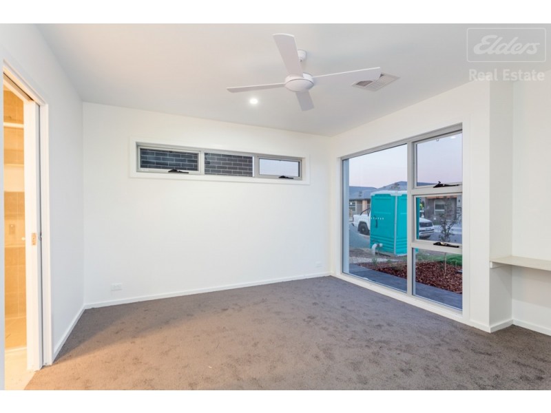 32 Zealie Bend, Googong NSW 2620