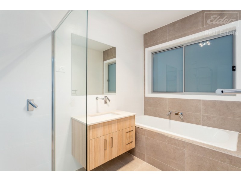 32 Zealie Bend, Googong NSW 2620