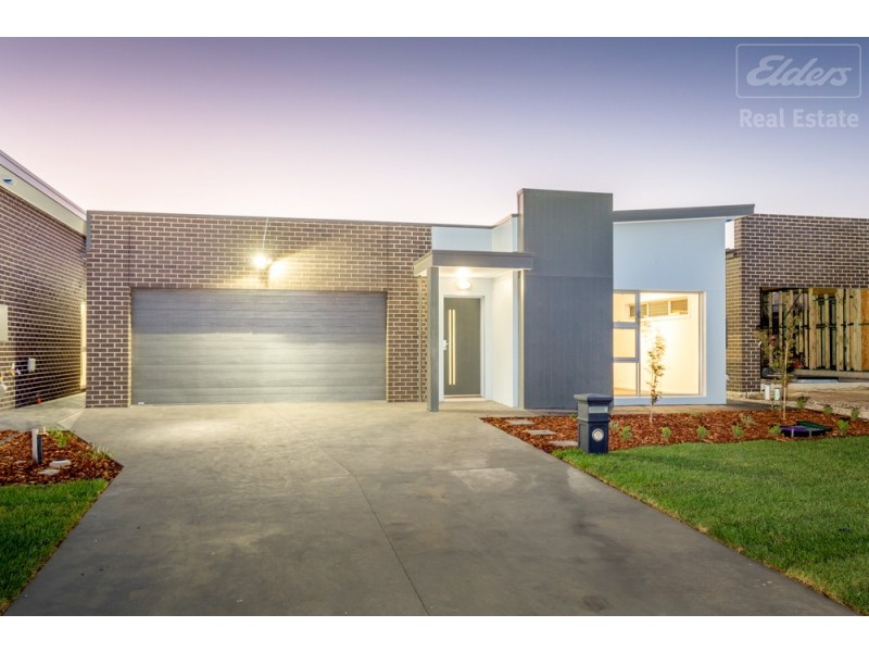 32 Zealie Bend, Googong NSW 2620