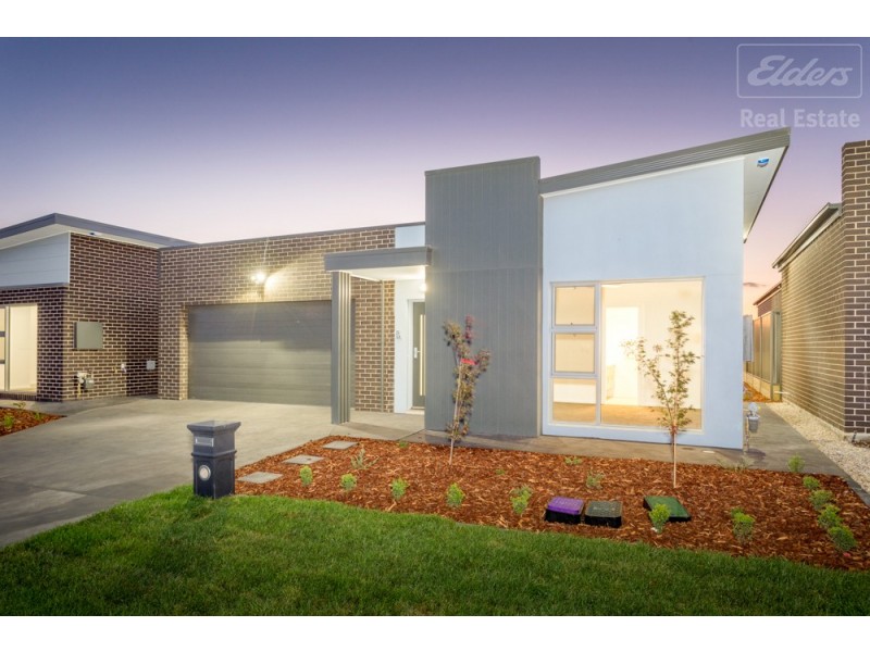 32 Zealie Bend, Googong NSW 2620