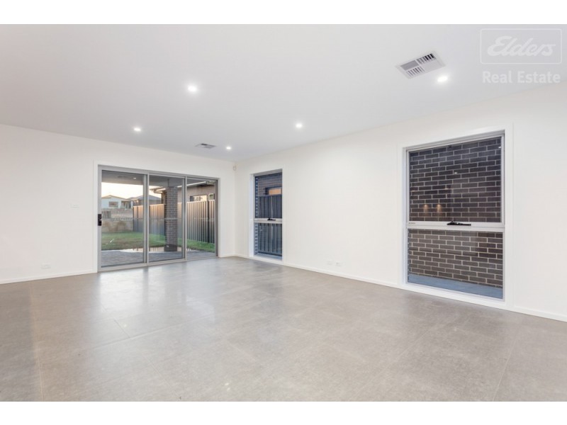 34 Zealie Bend, Googong NSW 2620