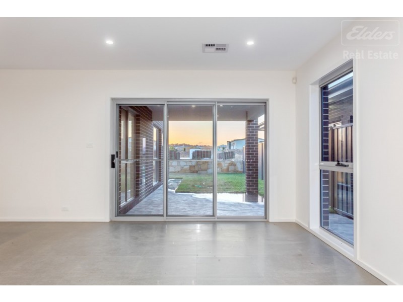 34 Zealie Bend, Googong NSW 2620