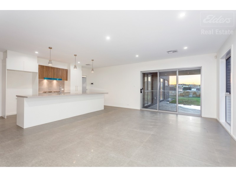 34 Zealie Bend, Googong NSW 2620