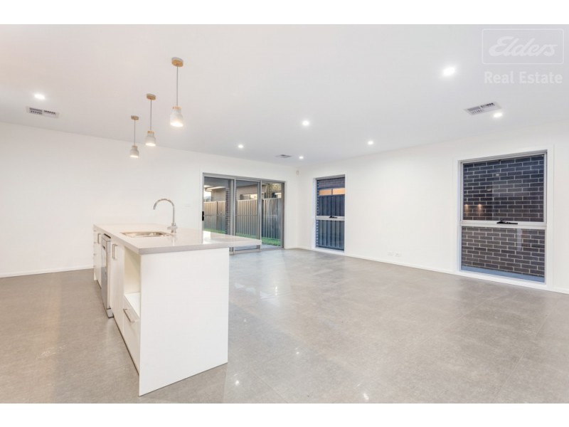 34 Zealie Bend, Googong NSW 2620