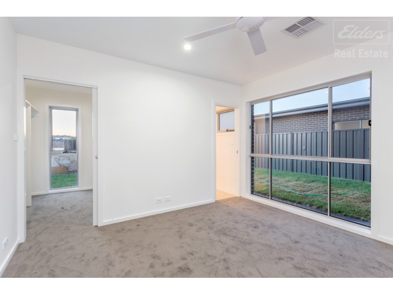 34 Zealie Bend, Googong NSW 2620