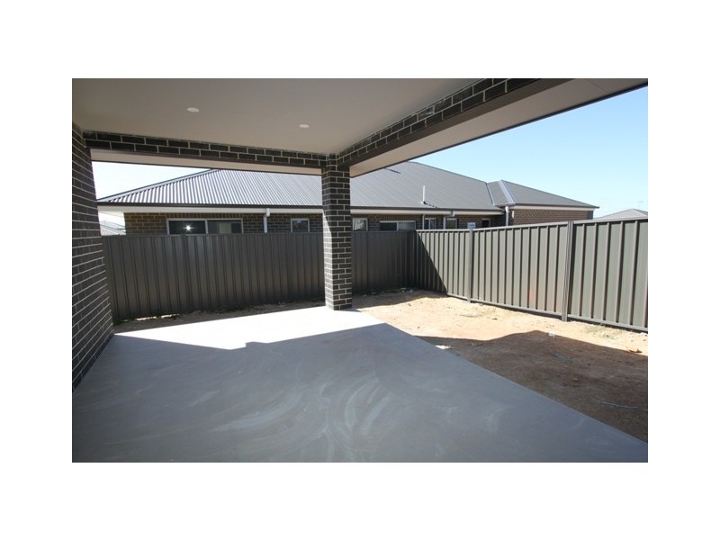 32 Montgomery Avenue, Googong NSW 2620