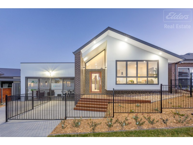 68 Aprasia Avenue, Googong NSW 2620