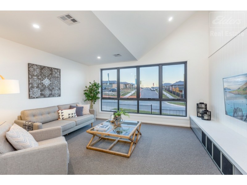 68 Aprasia Avenue, Googong NSW 2620