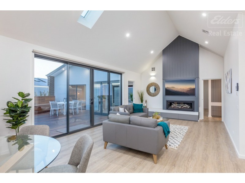 68 Aprasia Avenue, Googong NSW 2620