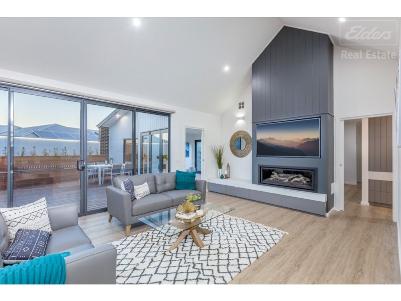 68 Aprasia Avenue, Googong NSW 2620