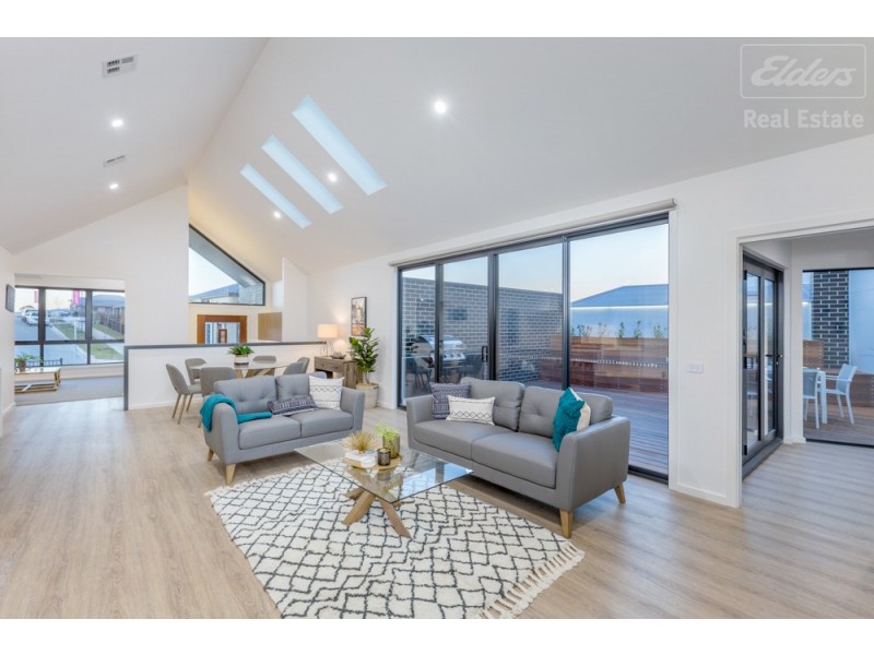 68 Aprasia Avenue, Googong NSW 2620