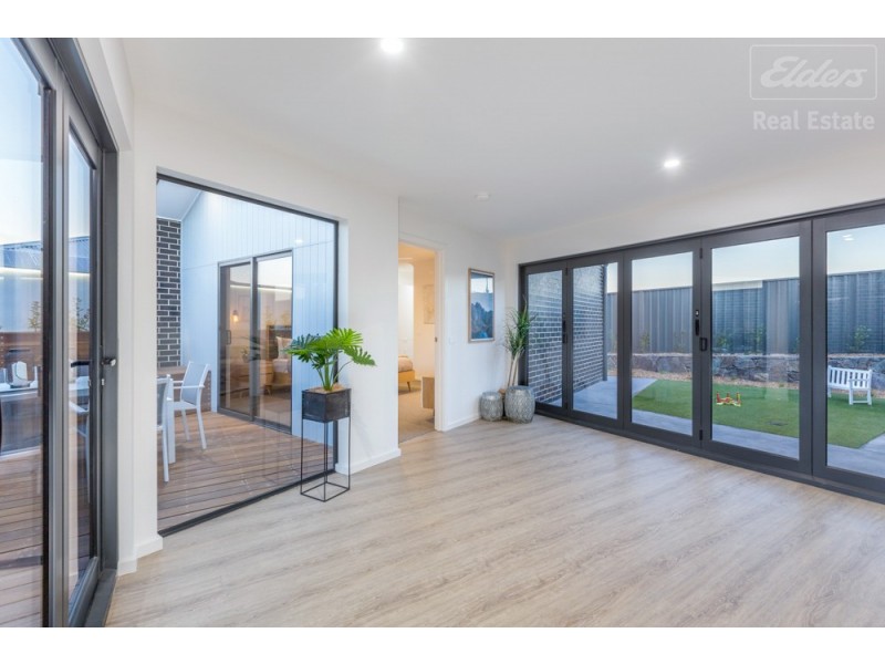 68 Aprasia Avenue, Googong NSW 2620