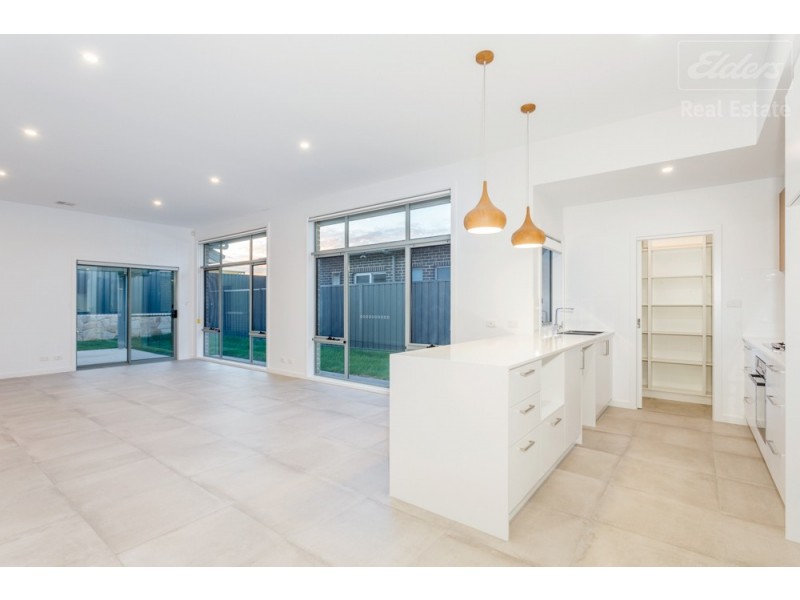 36 Zealie Bend, Googong NSW 2620