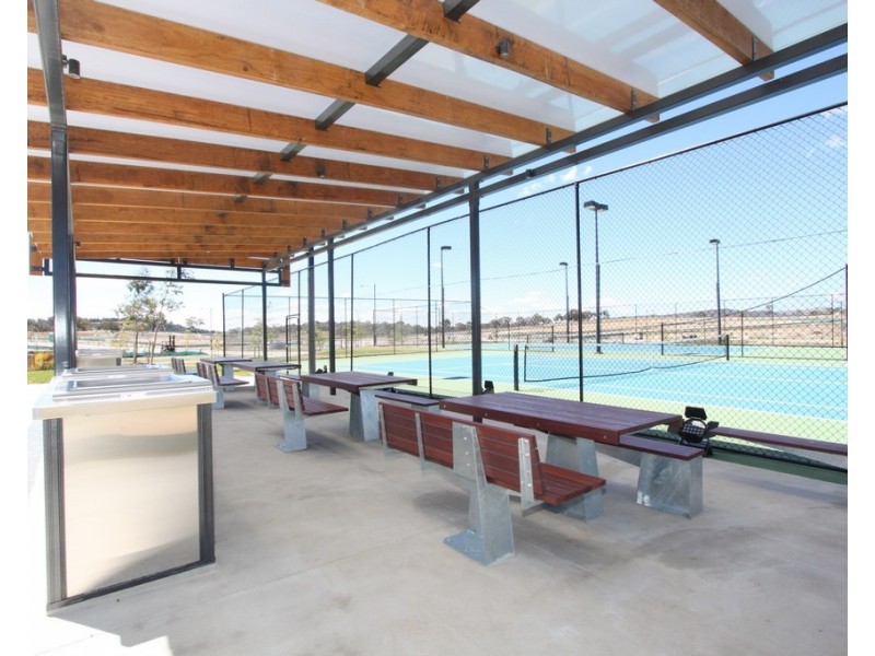 252 Gorman Drive, Googong NSW 2620