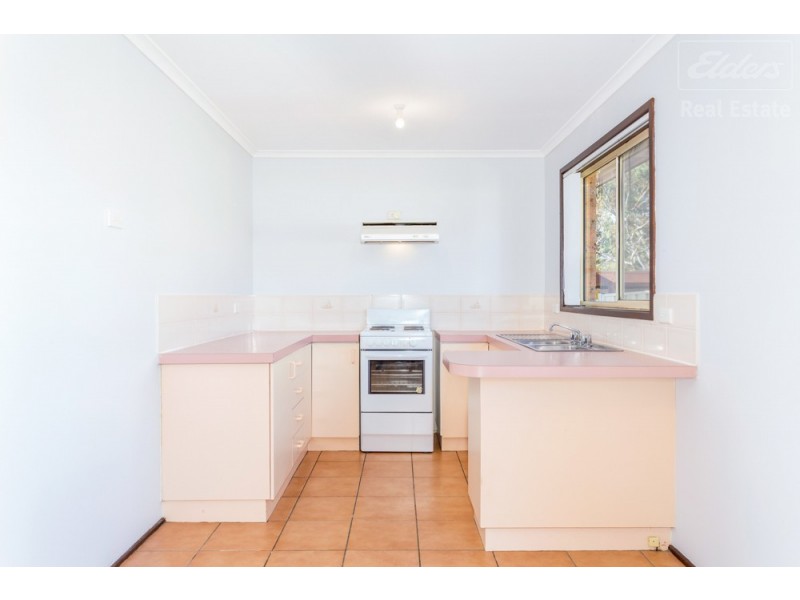 6/2 Lazarus Crescent, Queanbeyan West NSW 2620