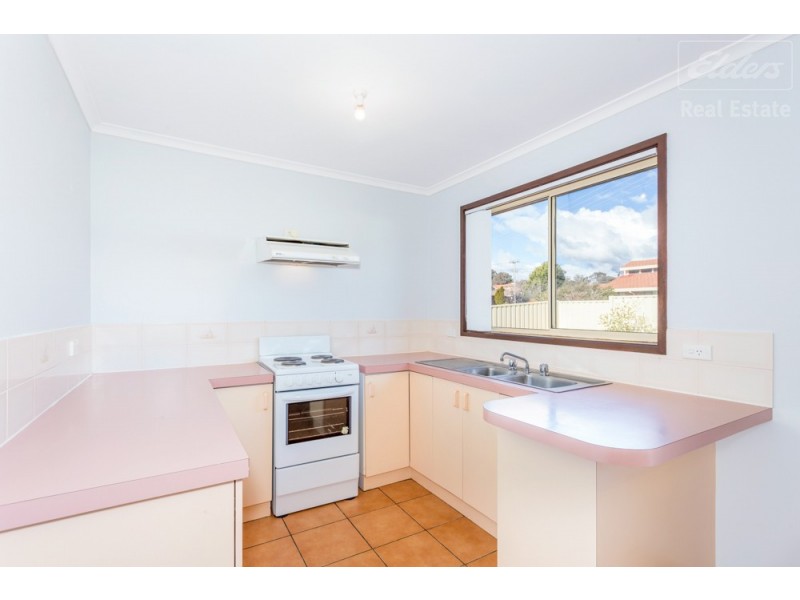 6/2 Lazarus Crescent, Queanbeyan West NSW 2620