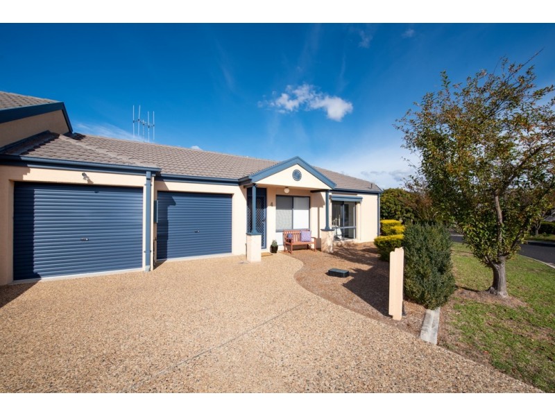 4 PALM COURT, Jerrabomberra NSW 2619