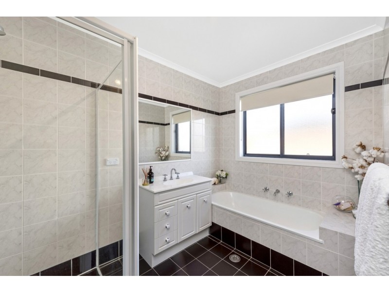 4 PALM COURT, Jerrabomberra NSW 2619