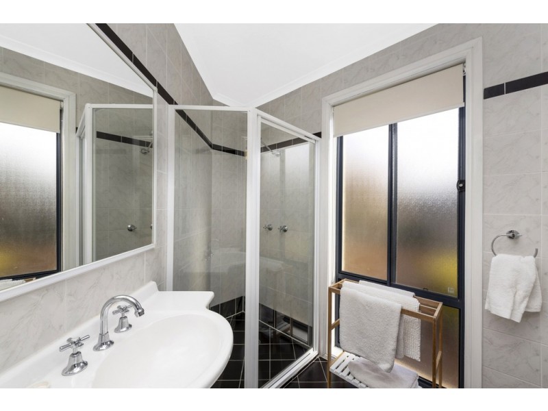 4 PALM COURT, Jerrabomberra NSW 2619