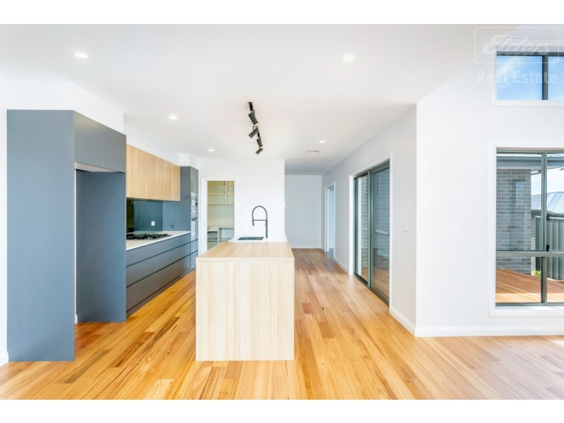 6 Flint Street, Googong NSW 2620