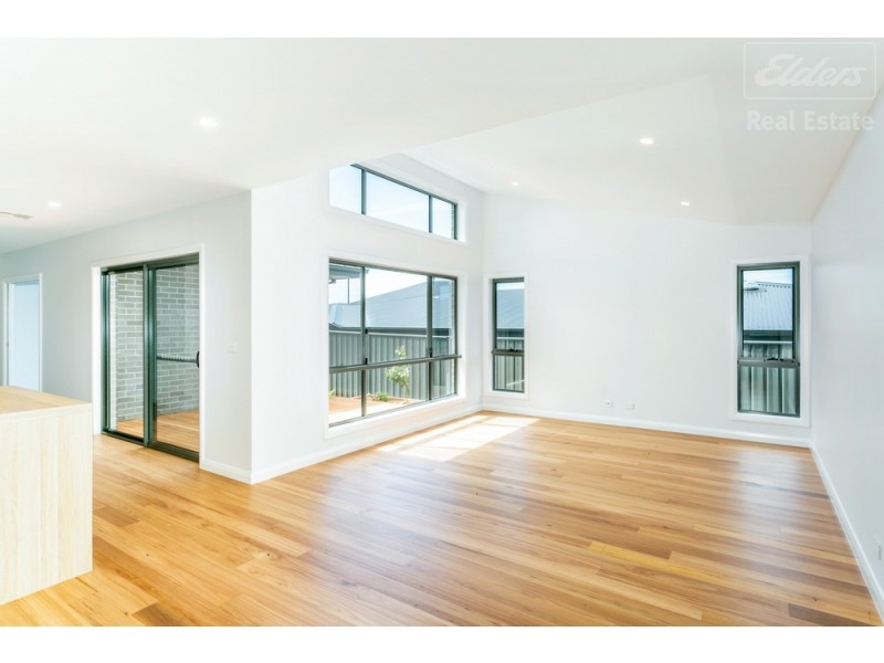 6 Flint Street, Googong NSW 2620