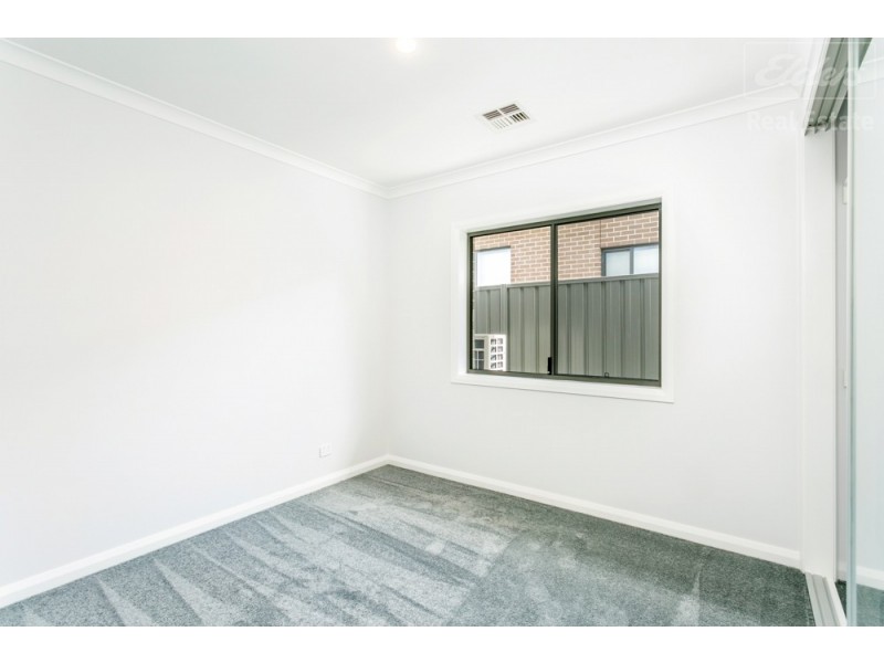 6 Flint Street, Googong NSW 2620