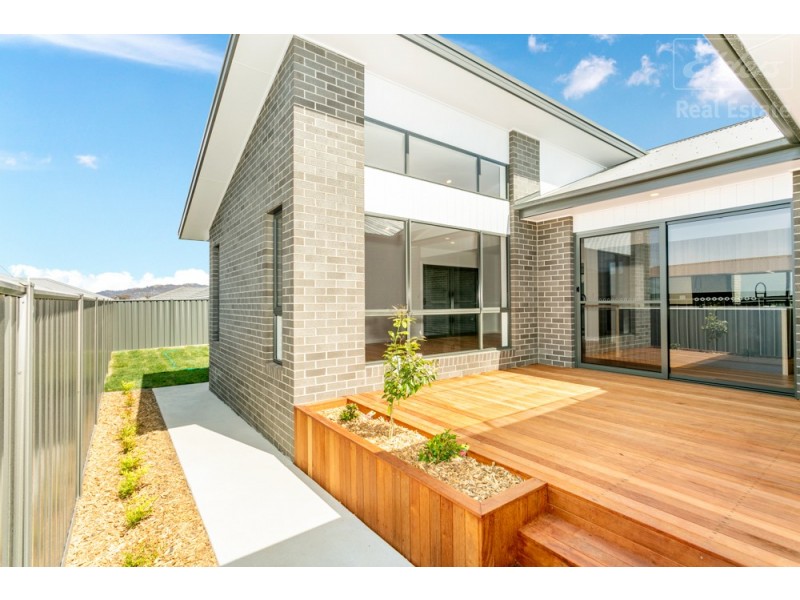 6 Flint Street, Googong NSW 2620