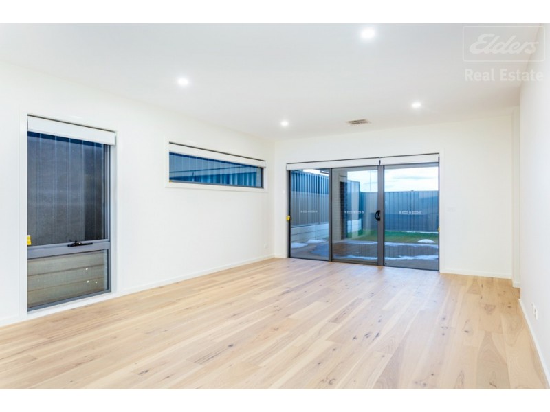 5 Tabrett Street, Googong NSW 2620