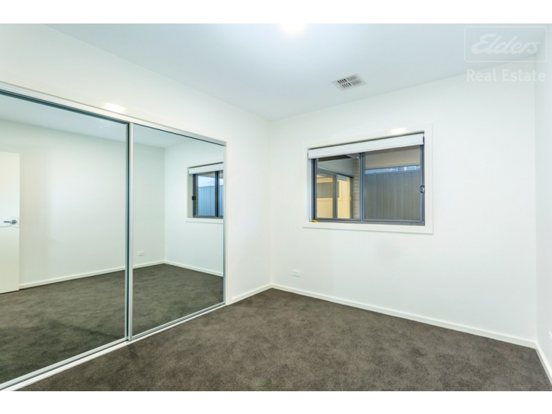 5 Tabrett Street, Googong NSW 2620