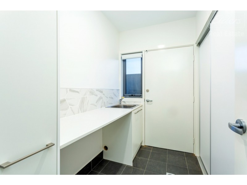 5 Tabrett Street, Googong NSW 2620