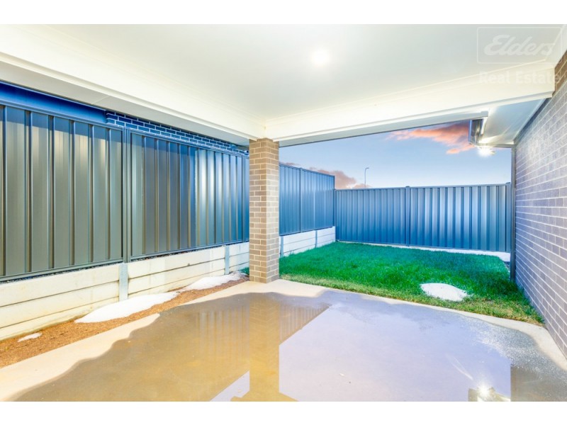 5 Tabrett Street, Googong NSW 2620