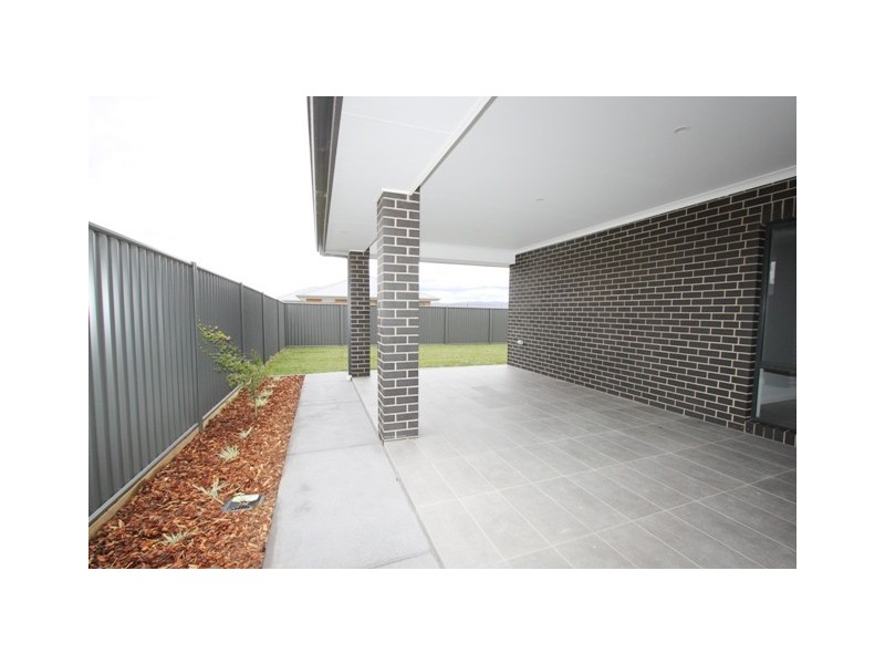 5 Erskine Loop, Googong NSW 2620