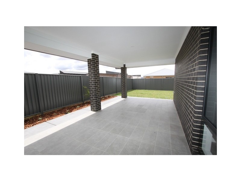 5 Erskine Loop, Googong NSW 2620