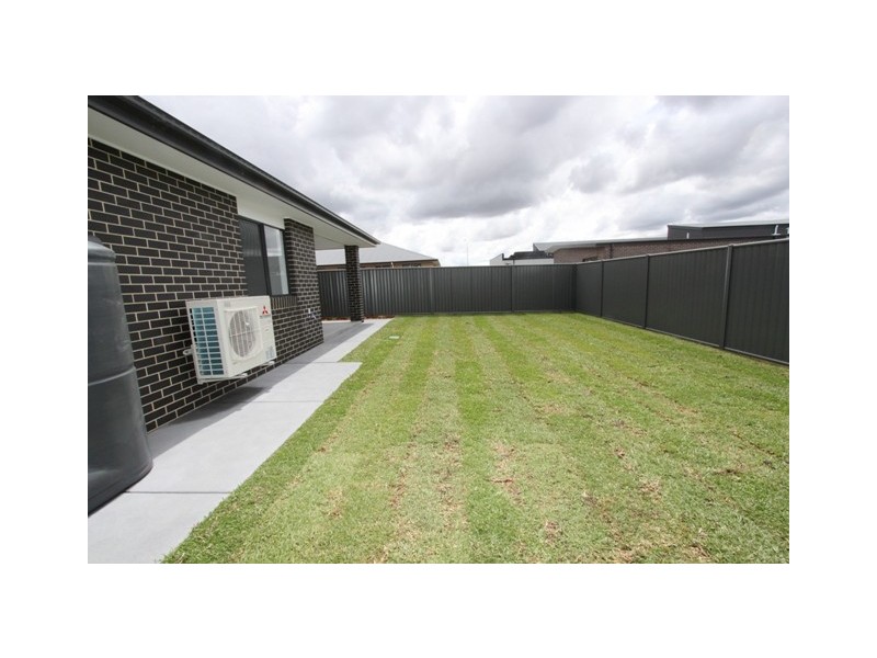 5 Erskine Loop, Googong NSW 2620