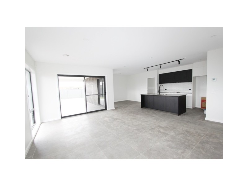 5 Erskine Loop, Googong NSW 2620