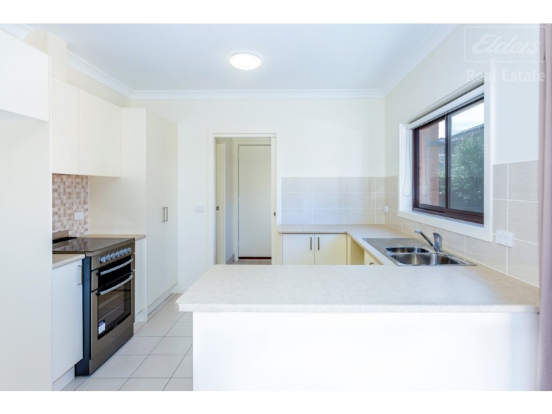 2/21 Broughton Place, Queanbeyan NSW 2620