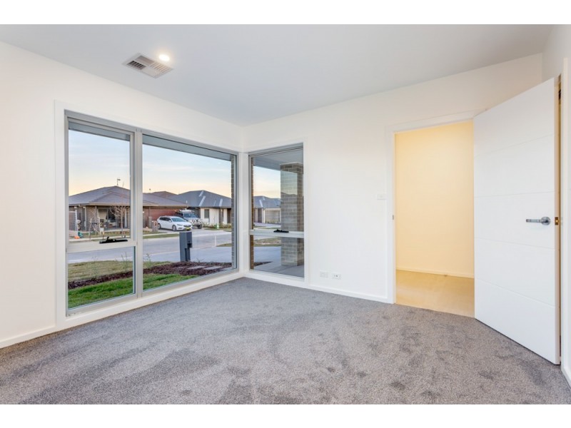 40 Zealie Bend, Googong NSW 2620