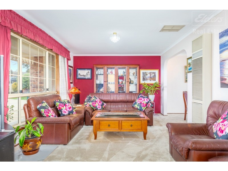 25 Furlong Road, Queanbeyan West NSW 2620