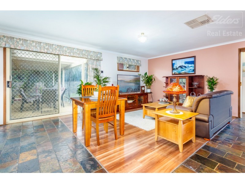 25 Furlong Road, Queanbeyan West NSW 2620