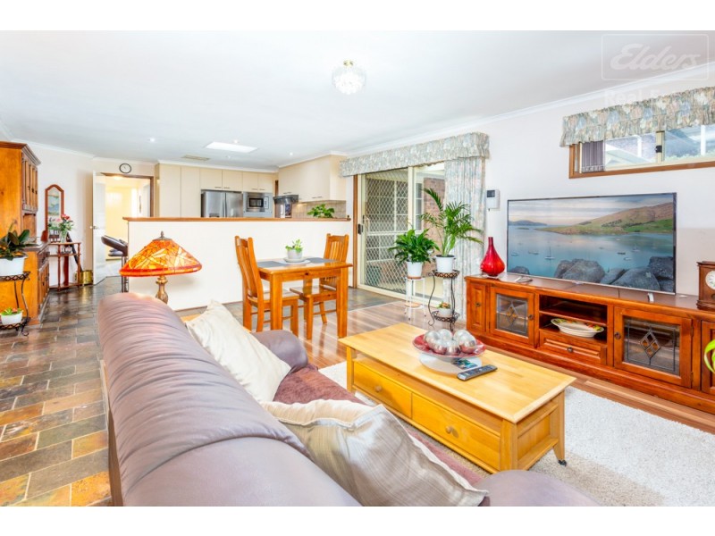 25 Furlong Road, Queanbeyan West NSW 2620